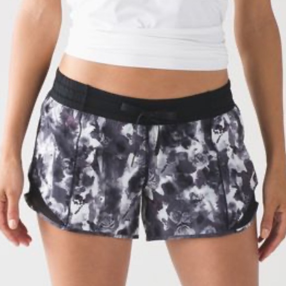lululemon athletica Pants - LULULEMON Hottie Tottie Floral Casual Yoga Shorts